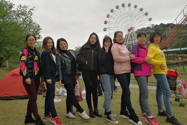 全体女职员合影留念
